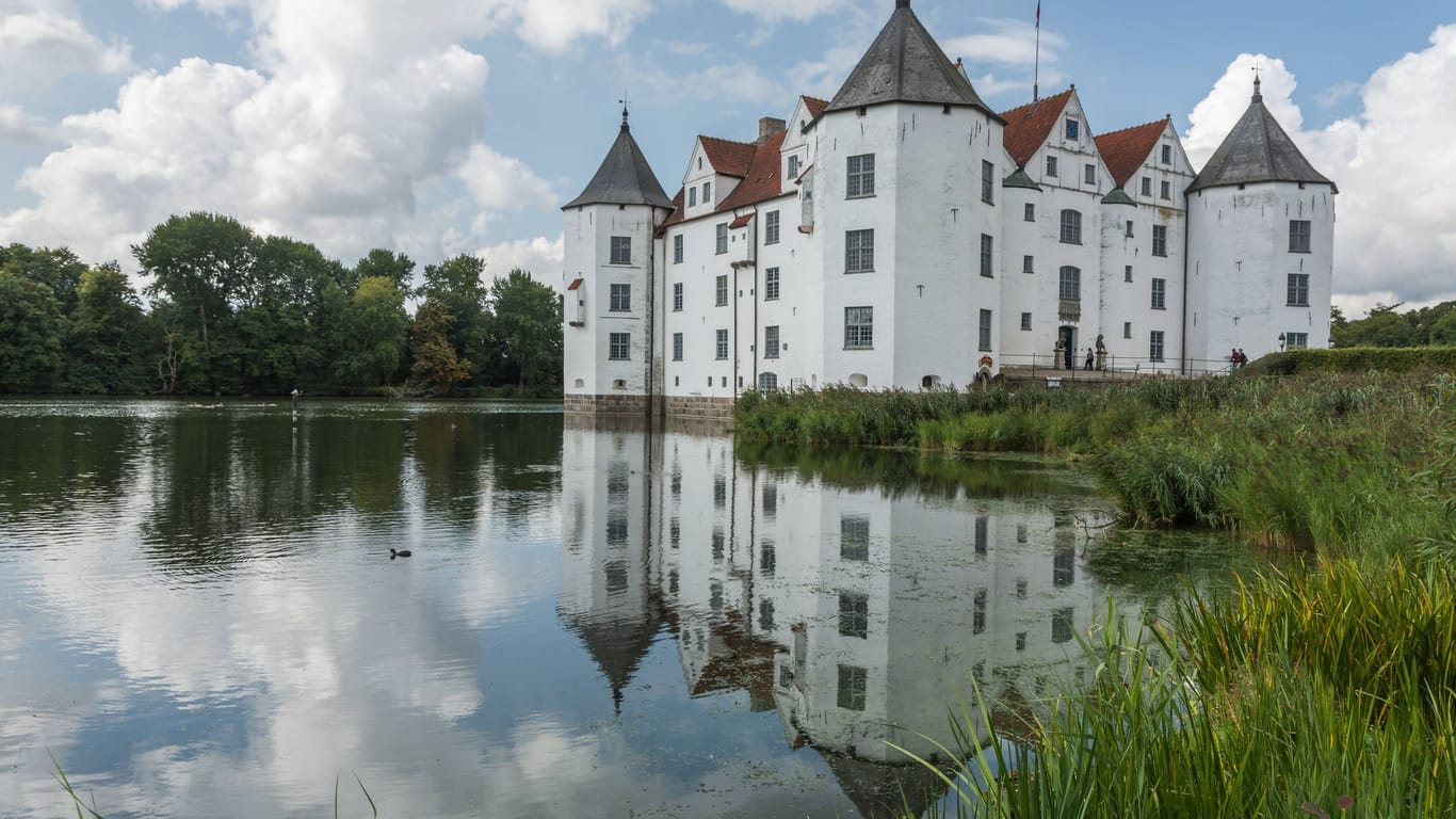 Schloss Glücksburg: In Norddeutschland gibt es zahlreiche Orte, die wunderschön, aber noch nicht so überlaufen sind.