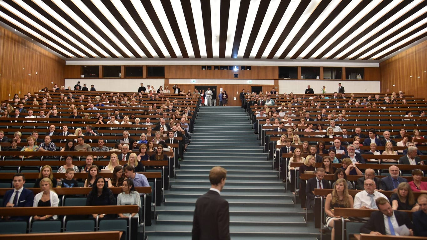 Ein Uni-Hörsaal (Archivbild): In Potsdam hat ein Dozent die "Letzte Generation" verhöhnt.
