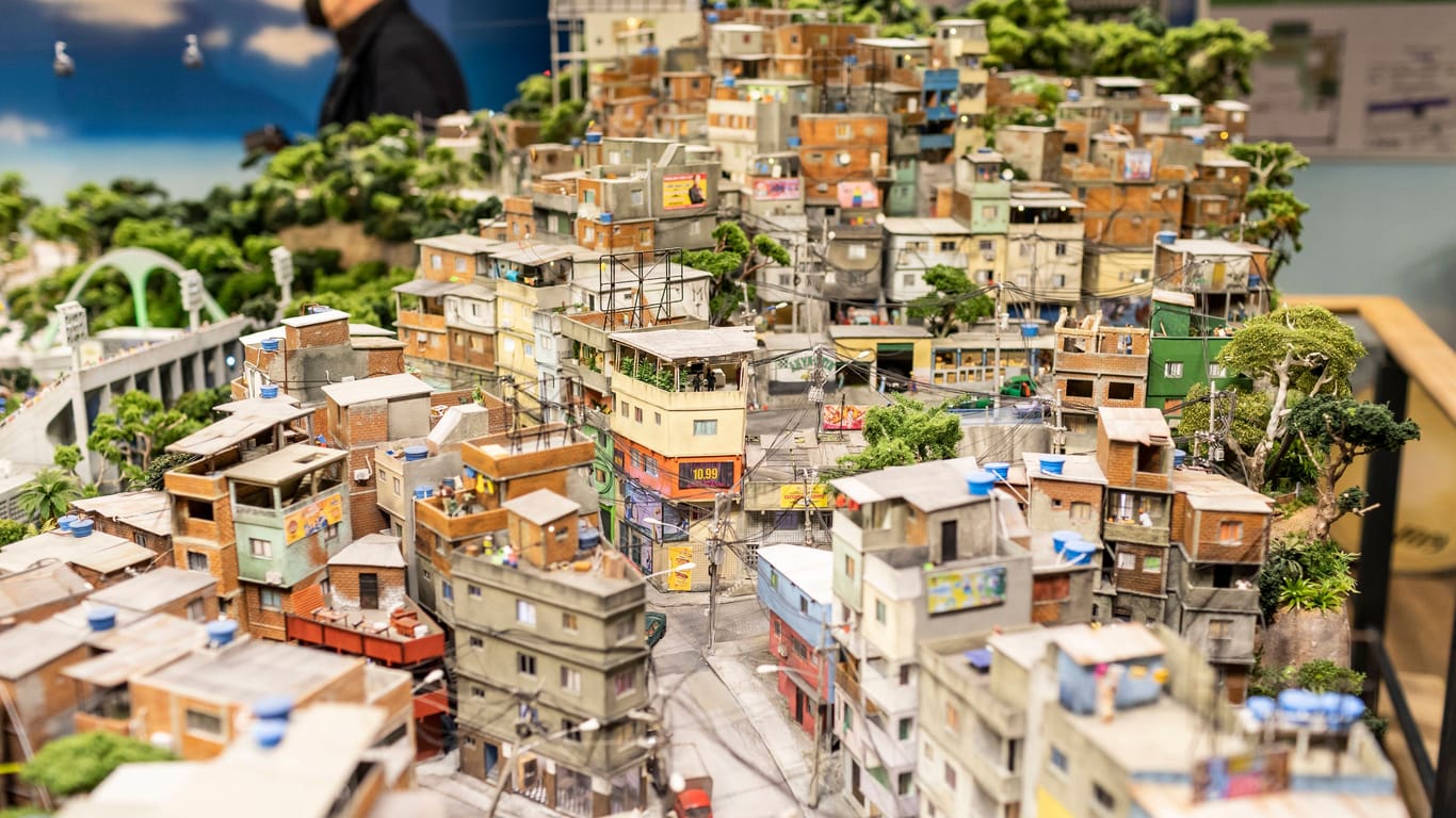 Rio de Janeiro im Hamburger Miniatur Wunderland: Hier schauen sich die meisten Touristen gern um.