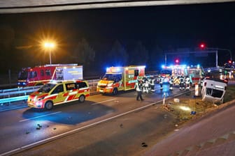 Unfall zwischen Bietigheim-Bissingen und Ludwigsburg: Durch die Wucht des Aufpralls hat der Caddy sich überschlagen.