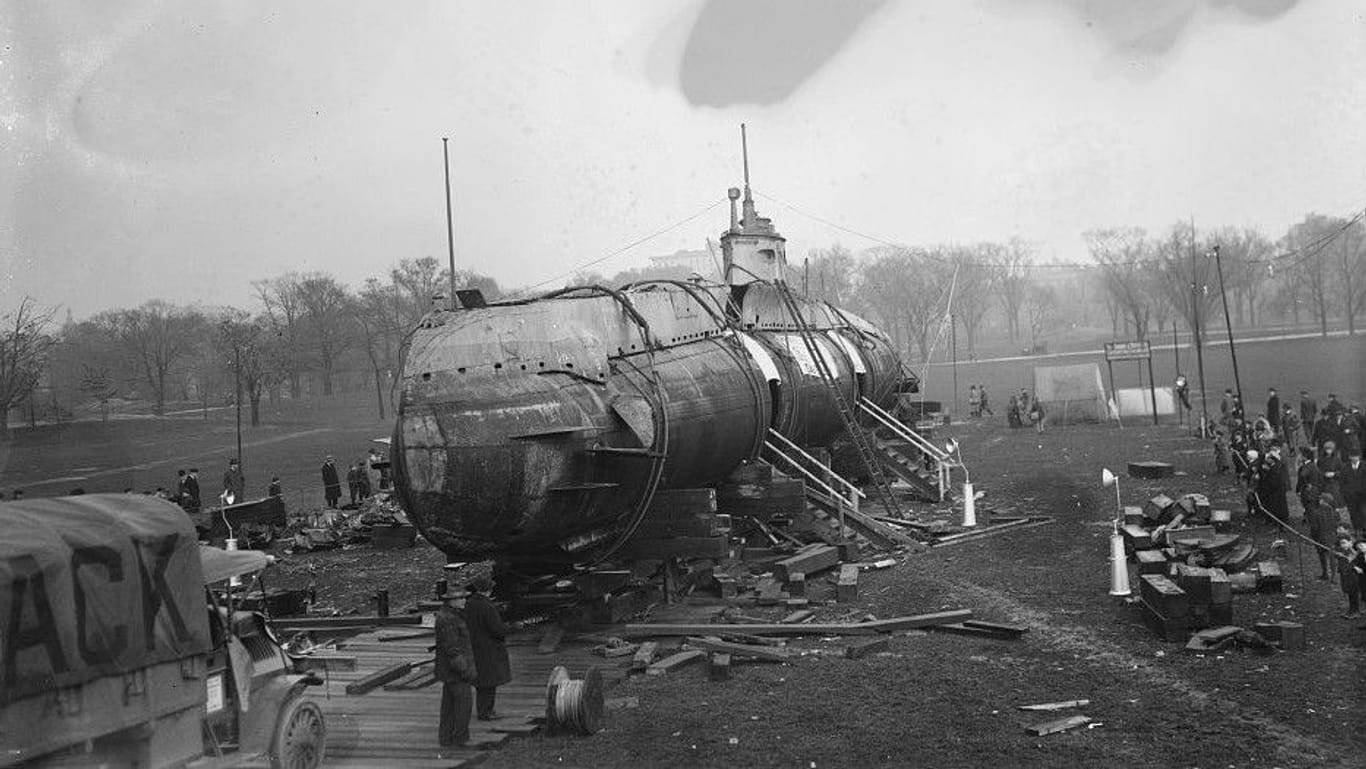 1917: Als ein deutsches U-Boot im Central Park stand