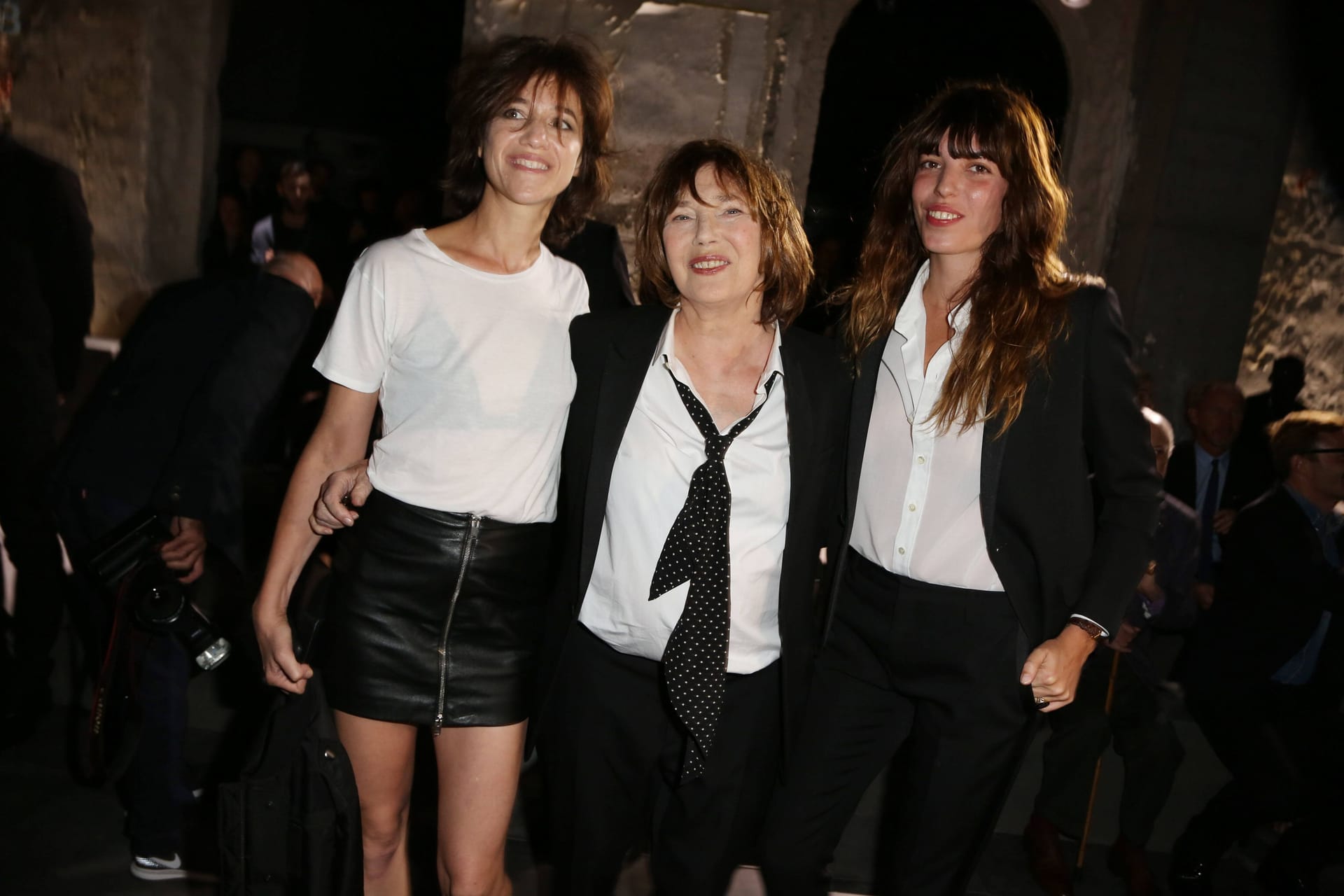 Jane Birkin: Hier zeigte sie sich 2016 an der Seite ihrer Töchter Charlotte Gainsbourg und Lou Doillon.