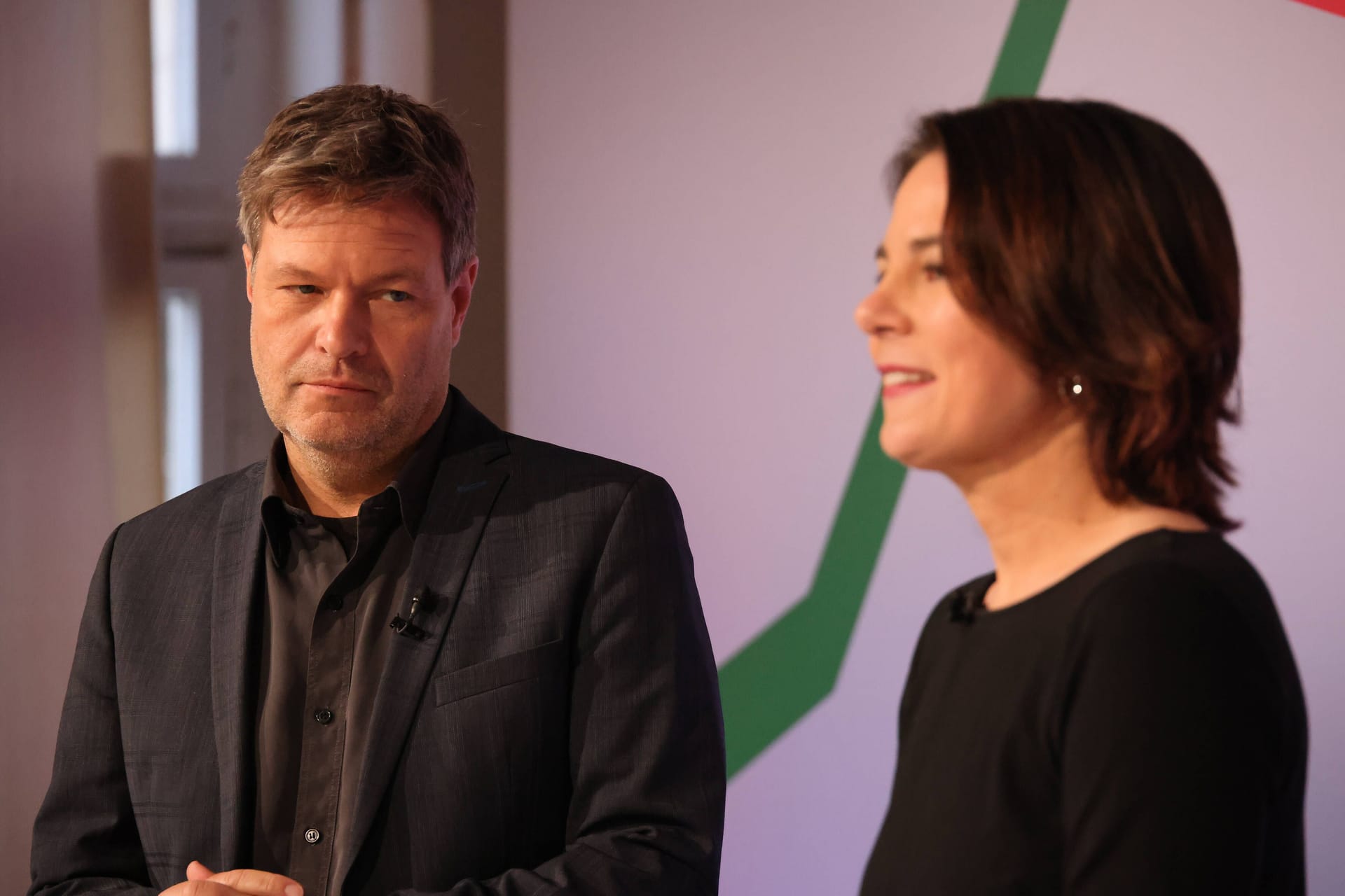 Bundeswirtschaftsminister und Vizekanzler Robert Habeck sowie Außenministerin Annalena Baerbock bei einer Pressekonferenz 2021. Damals war die Grünen-Politiker noch deutlich beliebter.