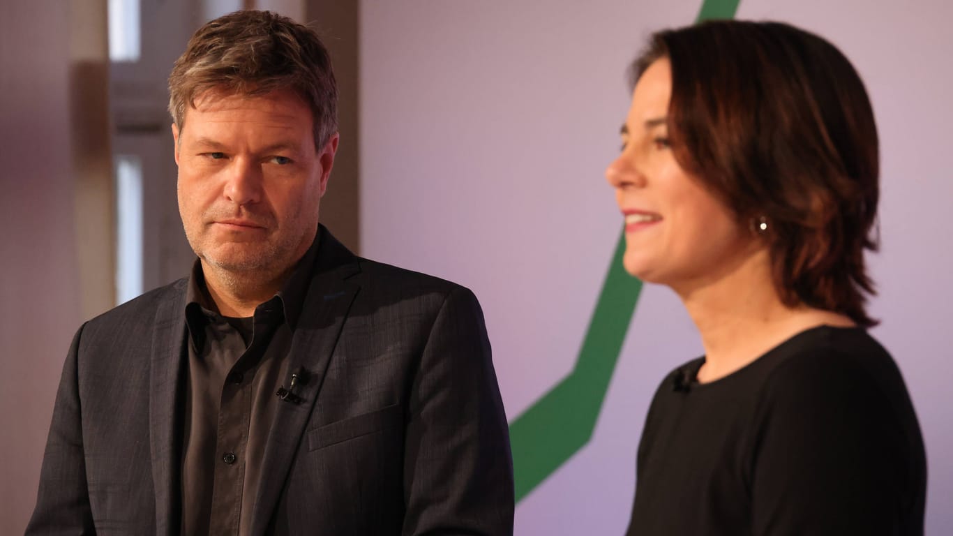 Bundeswirtschaftsminister und Vizekanzler Robert Habeck sowie Außenministerin Annalena Baerbock bei einer Pressekonferenz 2021. Damals war die Grünen-Politiker noch deutlich beliebter.