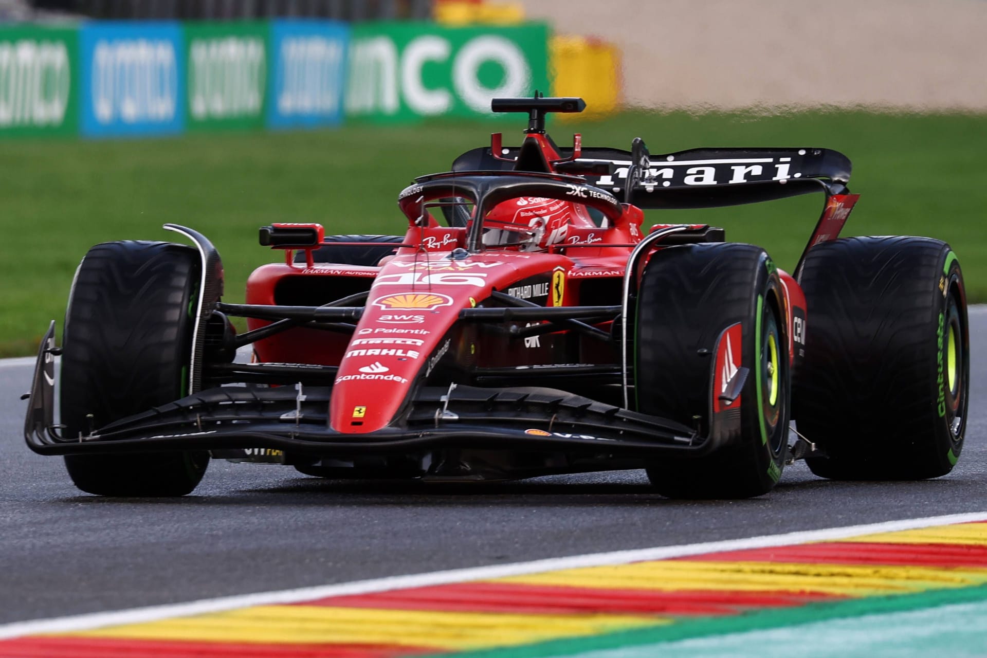 Charles Leclerc auf der Strecke in Spa: Pole Position gesichert.