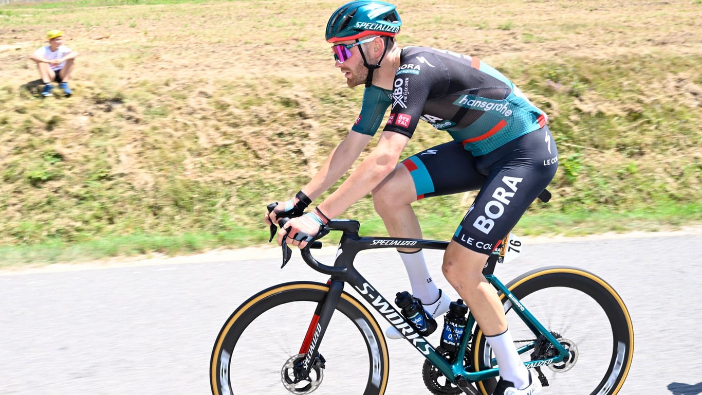 Jordi Meeus: Der Radprofi machte auf der elften Etappe der Tour eine unschöne Erfahrung mit einem Fan.
