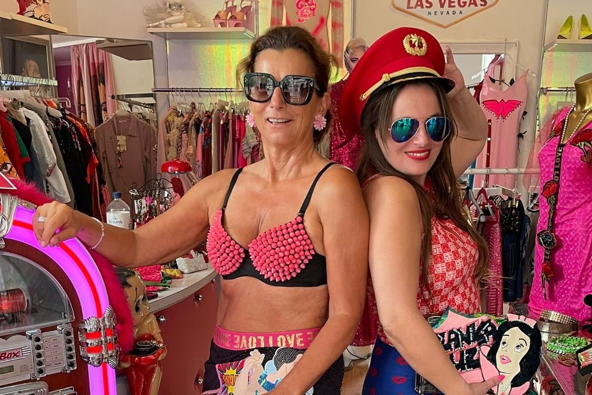 Claudia Obert (l.) und Blanca Luz: Sehen so ihre Outfits für den Schlagermove aus?