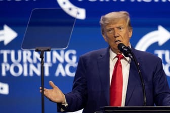 Donald Trump: Bei einer Veranstaltung in Florida hat der ehemalige US-Präsident für Verwirrung gesorgt.