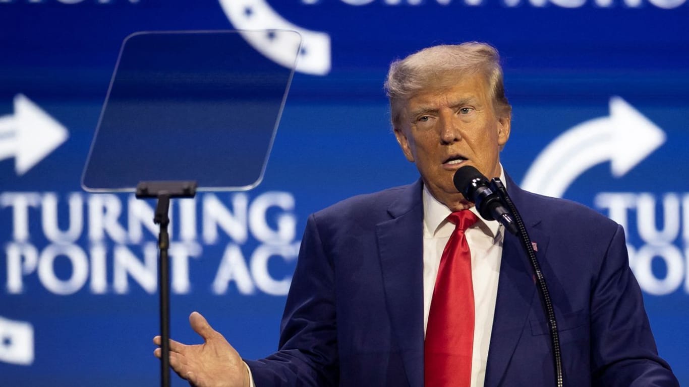 Donald Trump: Bei einer Veranstaltung in Florida hat der ehemalige US-Präsident für Verwirrung gesorgt.