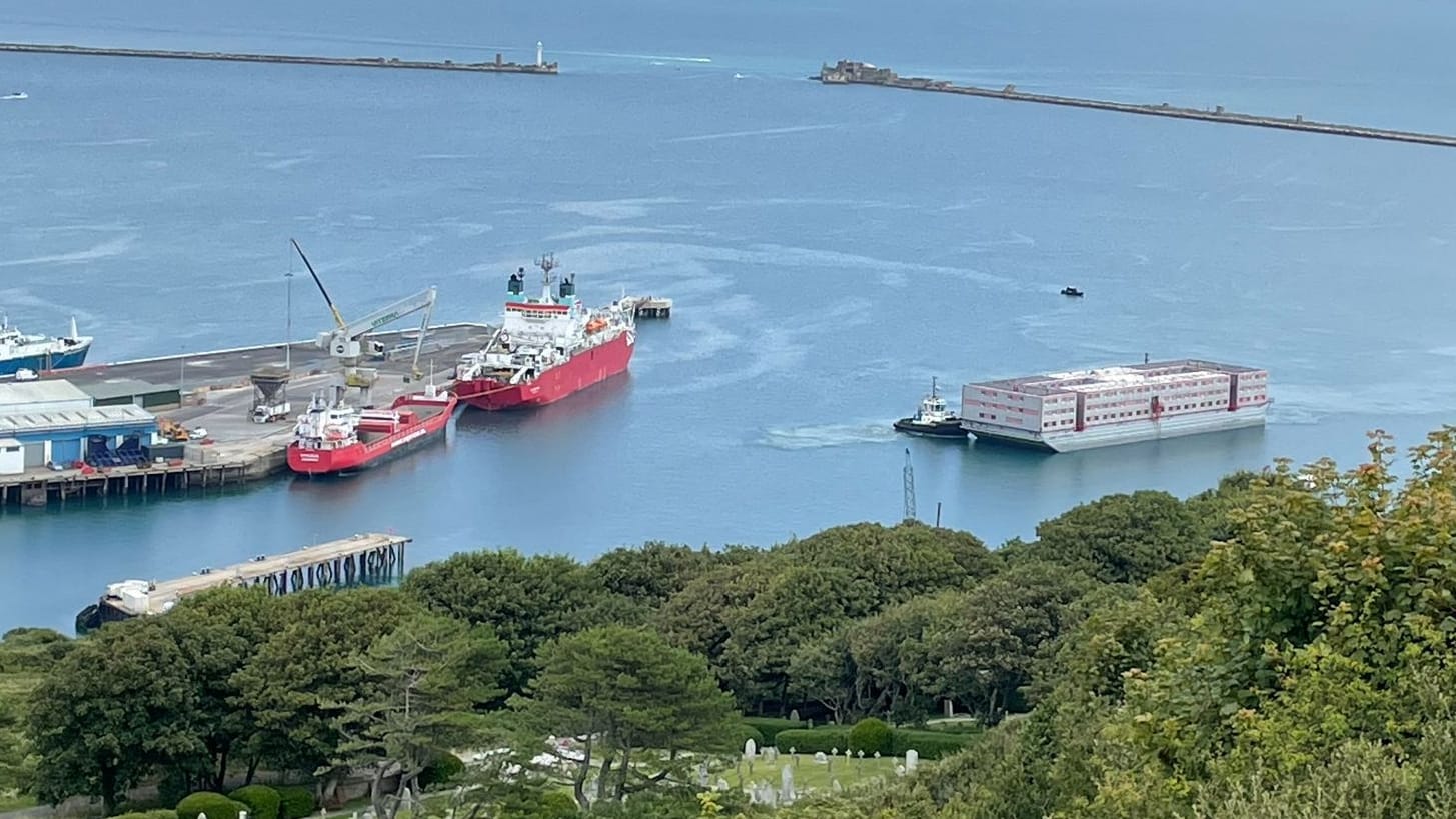 Migrant barge arrives in Portland