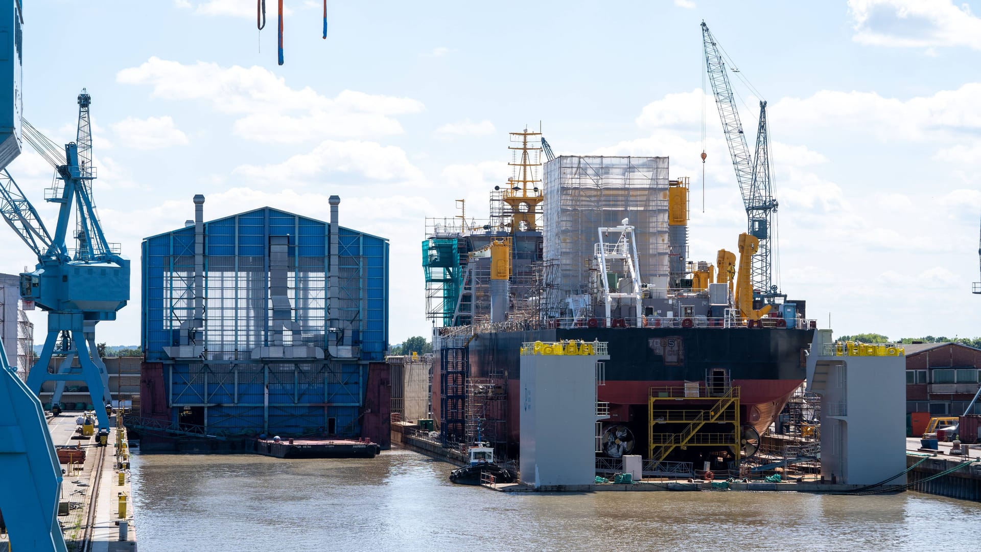 Das Gelände der Hamburger Werft Pella Sietas soll verkauft werden: Die Stadt scheint nun das Rennen machen zu können. Das Gelände der Hamburger Werft Pella Sietas soll verkauft werden: Die Stadt scheint nun das Rennen machen zu können.