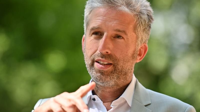 Boris Palmer während eines Interviews: Der OB von Tübingen kritisiert die Asylpolitik der Regierung.