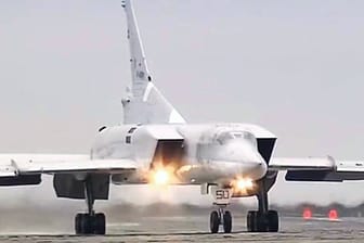 Ein Tu-22M3 Bomber (Symbolbild): Von diesen Flugzeugen werden oft Luftangriffe auf die Ukraine durchgeführt.