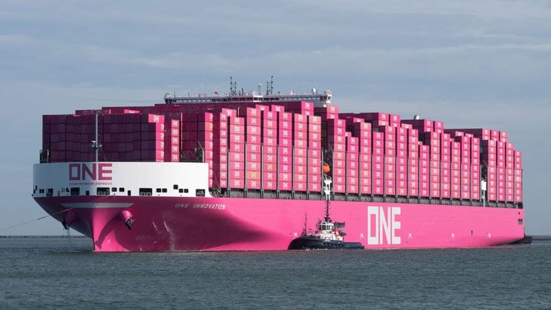 Die "ONE Innovation": Das Containerschiff schippert künftig regelmäßig über die Elbe. Die "ONE Innovation": Das Containerschiff schippert künftig regelmäßig über die Elbe.