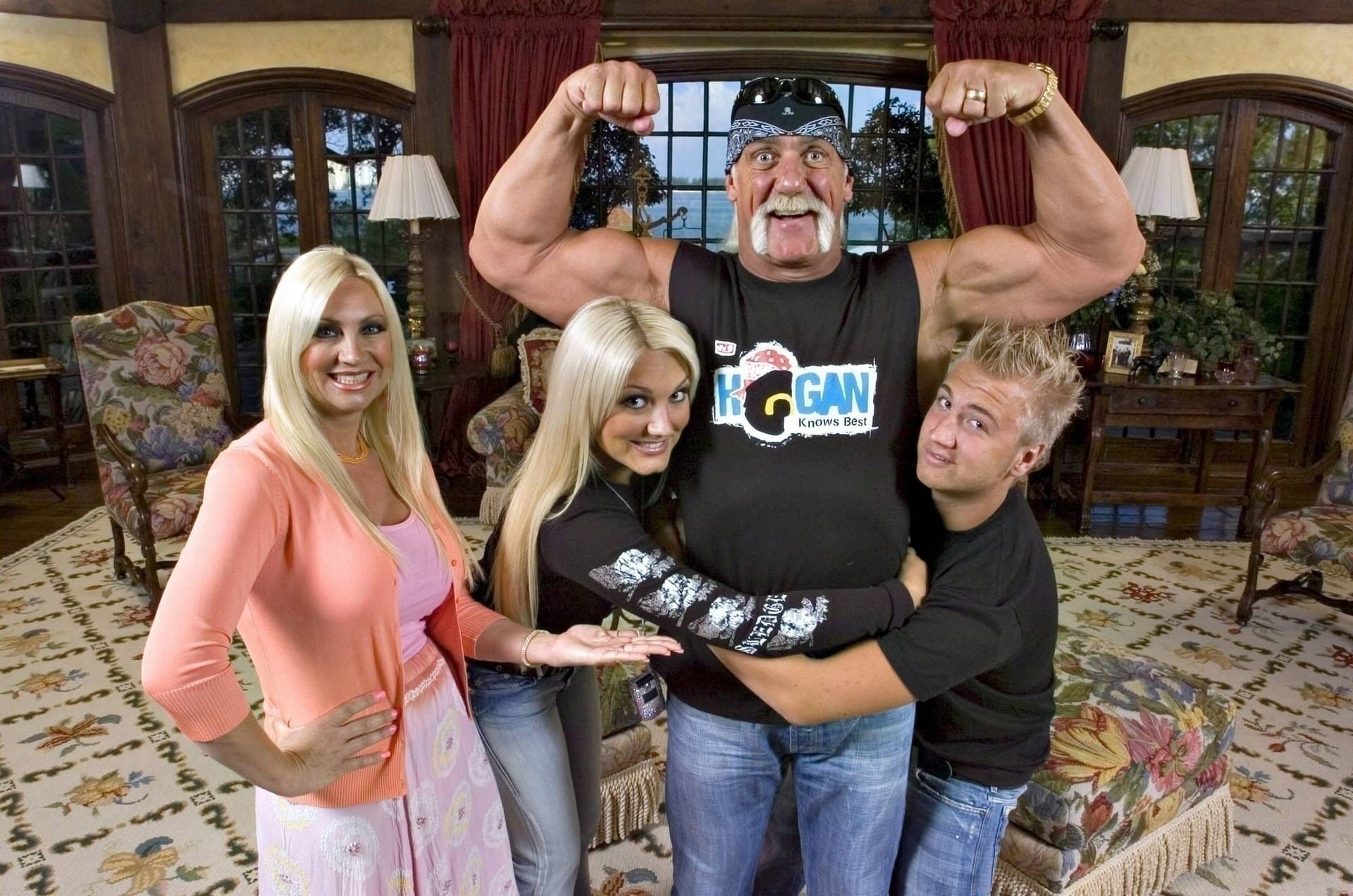Hulk Hogan mit seiner damaligen Ehefrau Linda und den gemeinsamen Kindern Brooke und Nick.