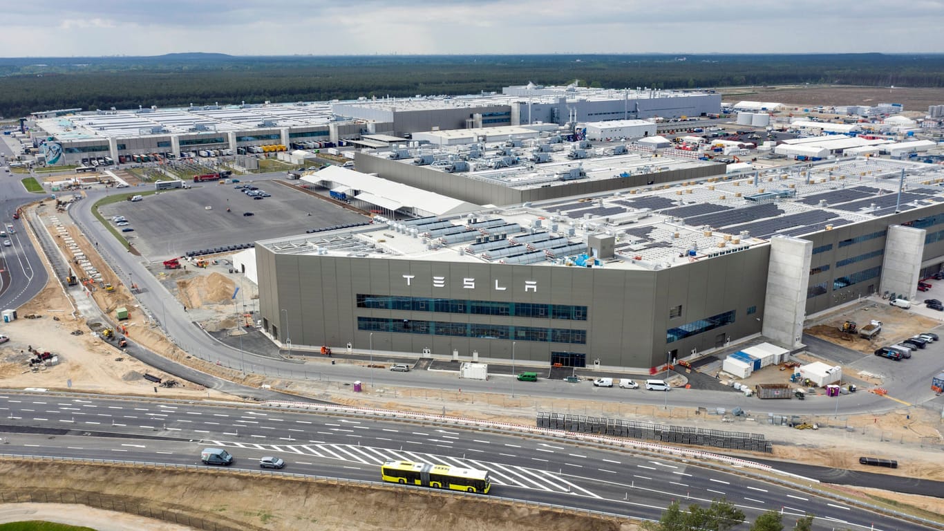 Tesla-Fabrik in Grünheide (Archivfoto): Der örtliche Wasserverband sieht den Bau kritisch.