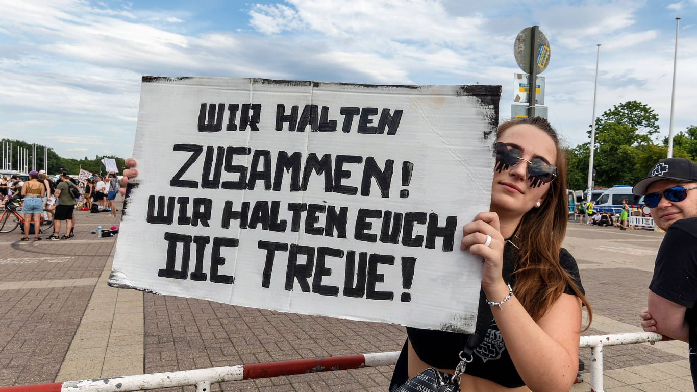 Solidaritätsbekundung vor Konzert Rammstein
