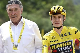 Eddy Merckx (l.) und Jonas Vingegaard: Die Radsportlegende hat den Titelverteidiger der Tour de France geadelt.