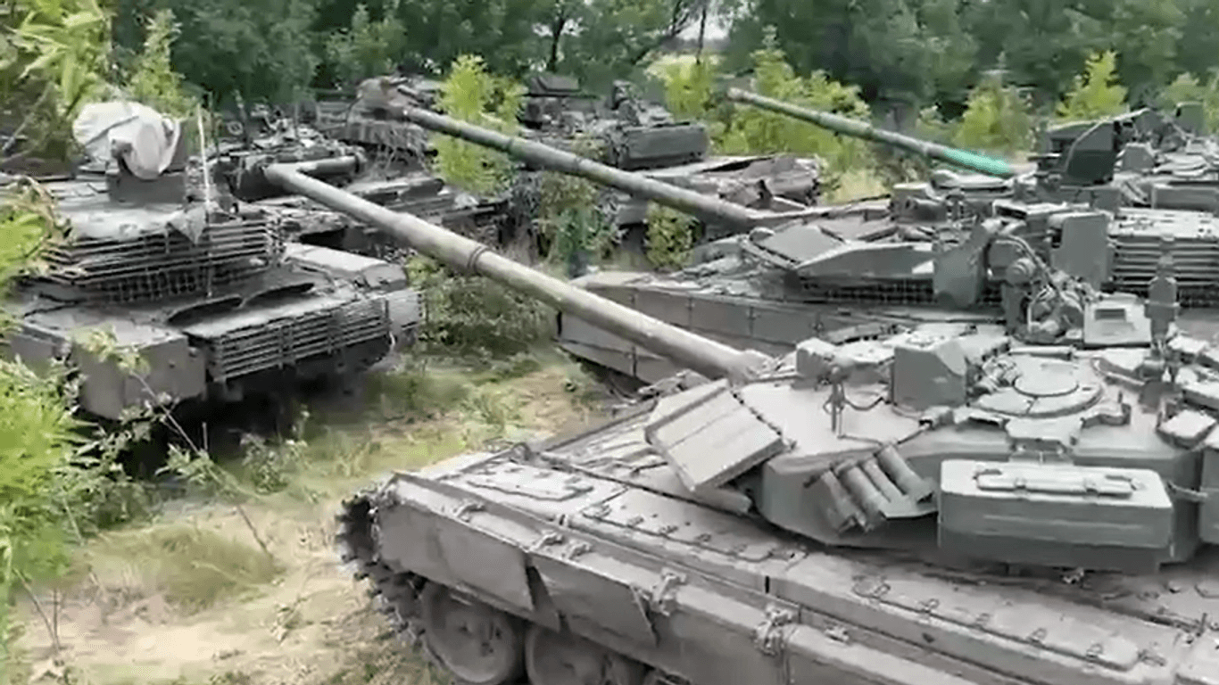 Panzer, die wohl der Wagner-Privatarmee gehörten: Sie wurden offenbar an den Kreml übergeben.