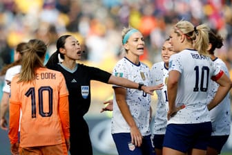 Hitziges Duell zwischen dem amtierenden Weltmeister USA und den Niederländerinnen.
