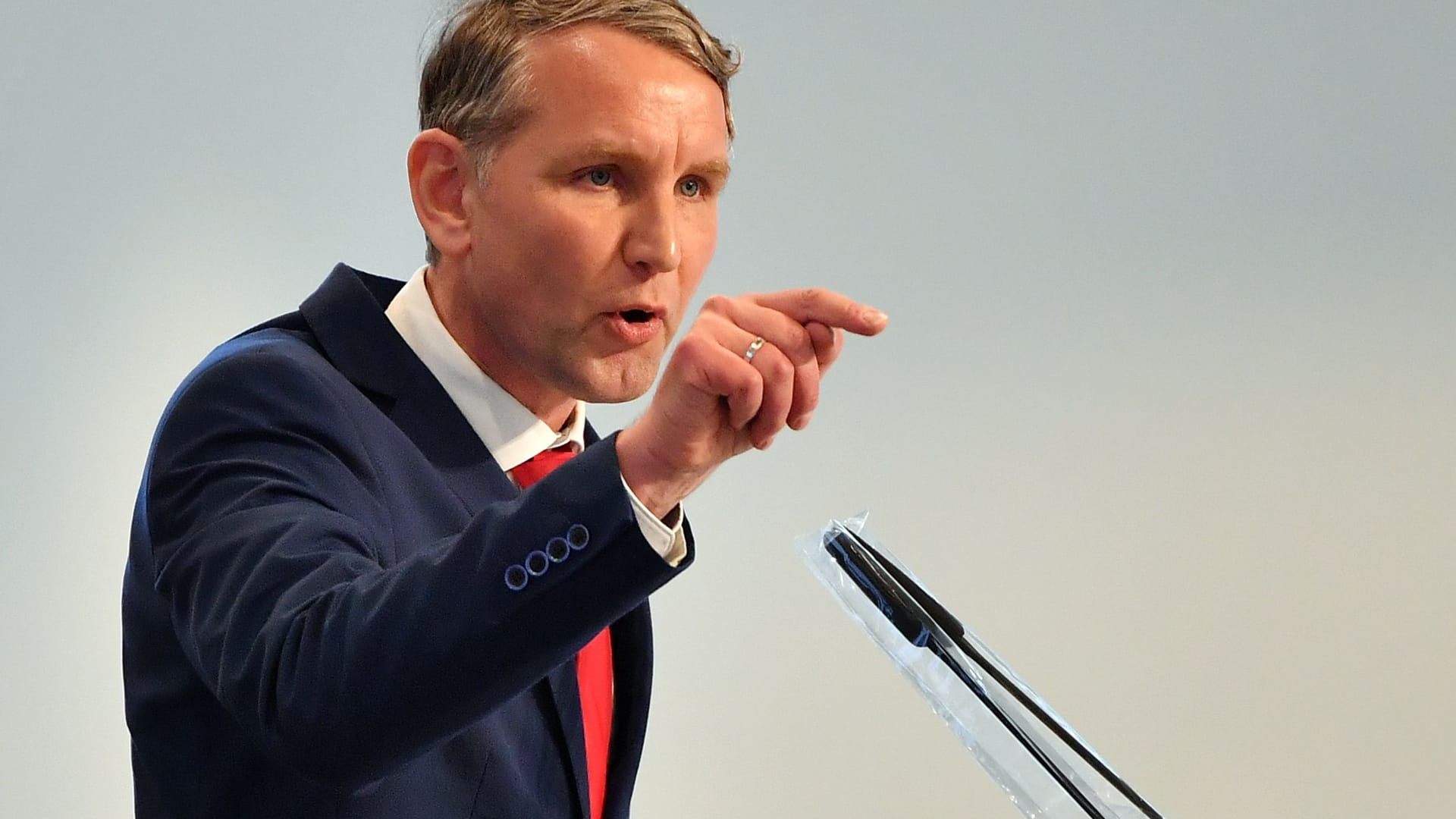 AfD-Rechtsaußen Björn Höcke spricht in einer Sitzung des Thüringer Landtages (Archivbild).