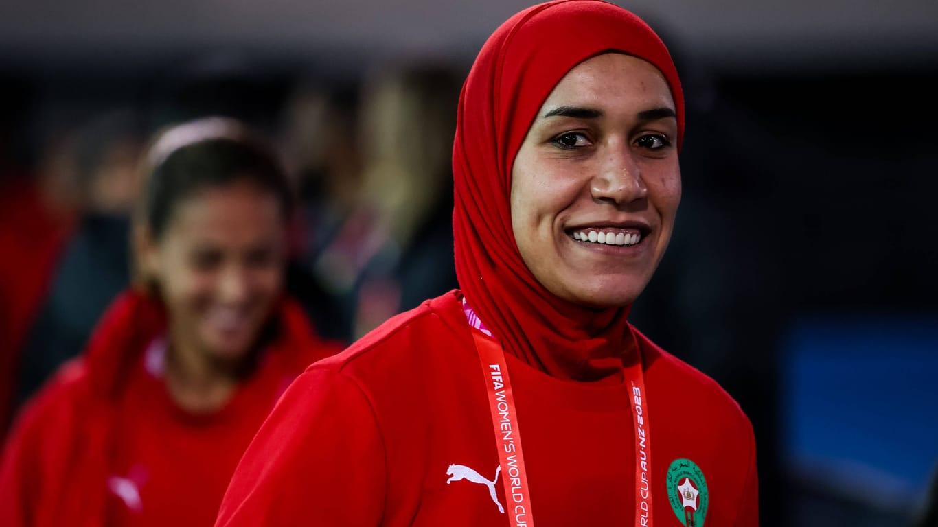 Nouhaila Benzina: Die Abwehrspielerin wird gegen Deutschland einen Hidschab tragen.
