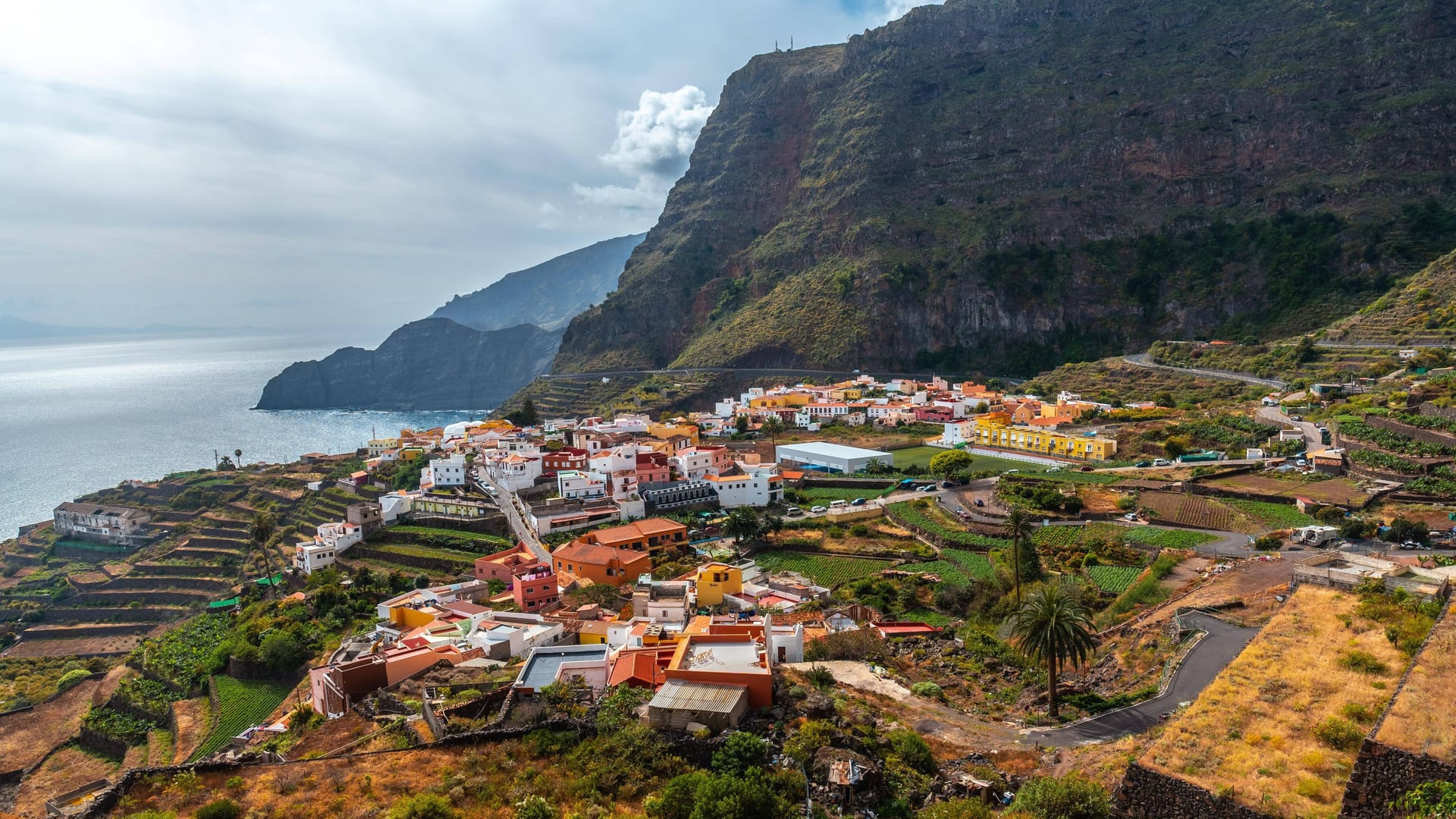 Die Kleinstadt Agulo auf der Kanareninsel La Gomera: Gerade bei deutschen Urlaubern ist die Insel ein beliebtes Ferienziel. Die Kleinstadt Agulo auf der Kanareninsel La Gomera: Gerade bei deutschen Urlaubern ist die Insel ein beliebtes Ferienziel.