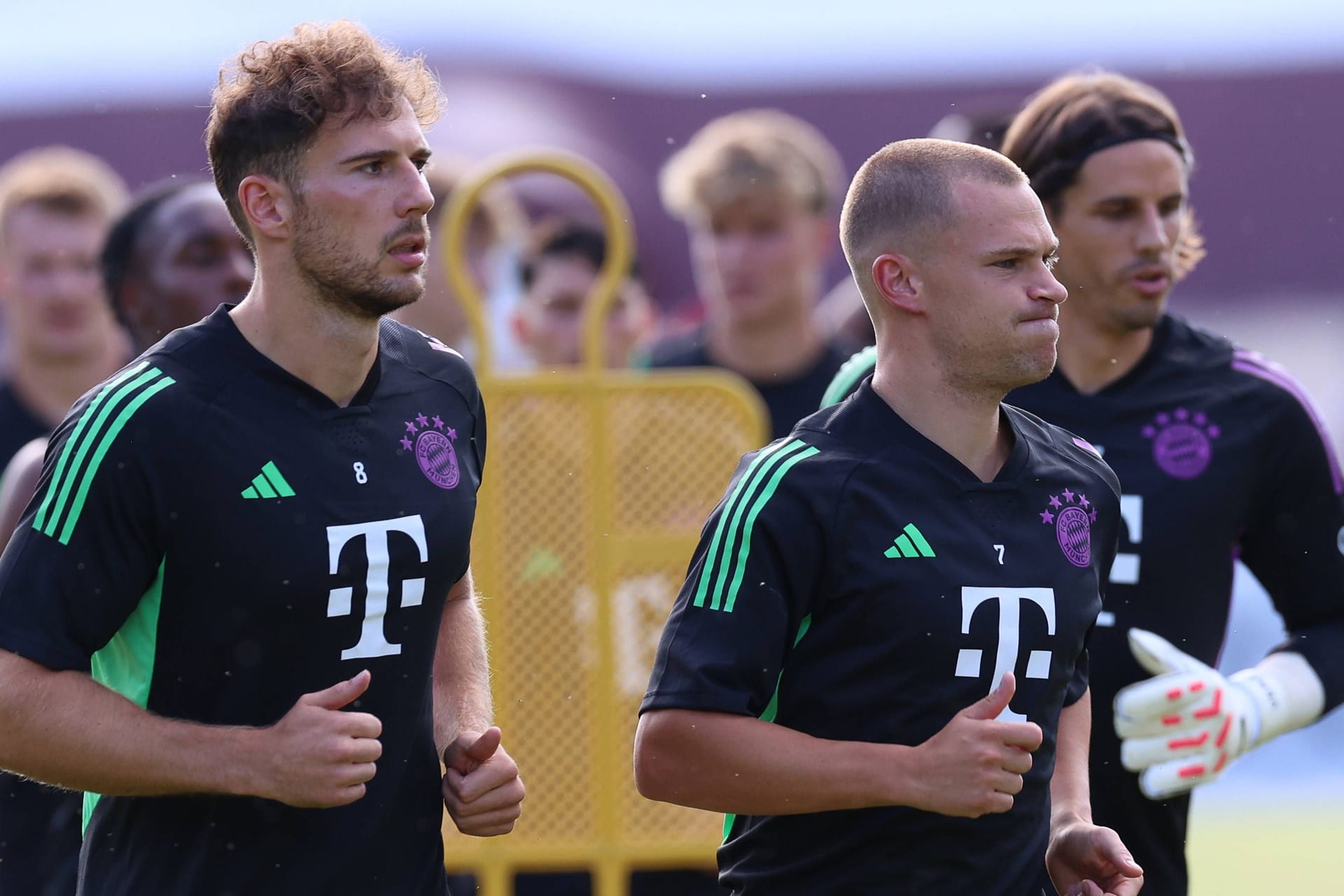 Leon Goretzka (l.) und Joshua Kimmich: Die Profis bereiten sich auf die Saison vor.