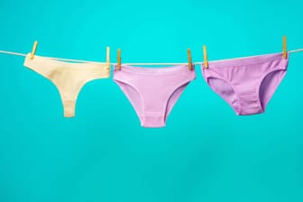 Menstruationsslips im Test: Das Schweizer Partnermagazin der Stiftung Warentest hat zwölf Modelle unter die Lupe genommen.