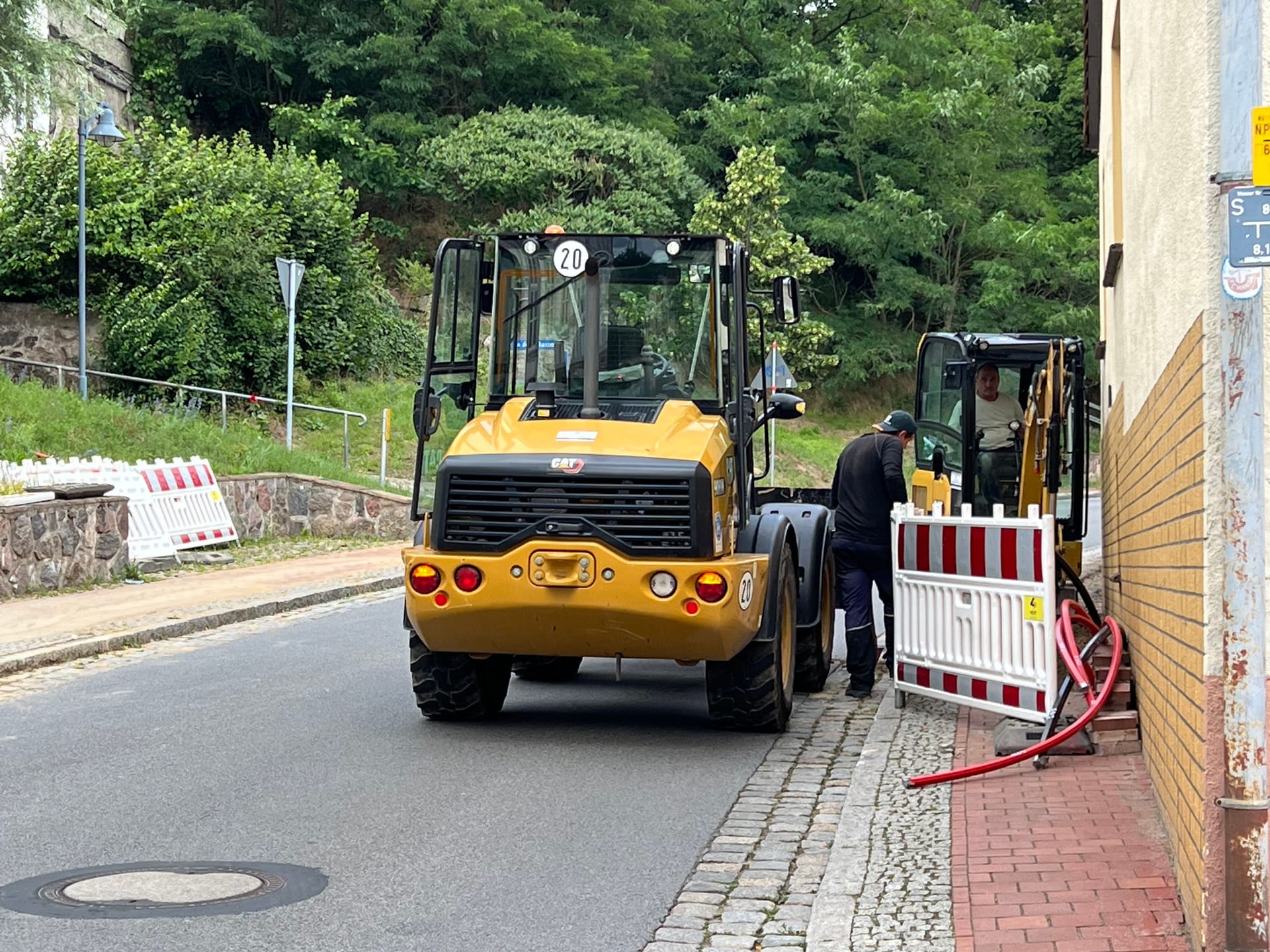 Es wird gebaggert: Die Verlegung von Glasfaserkabeln schreitet voran.