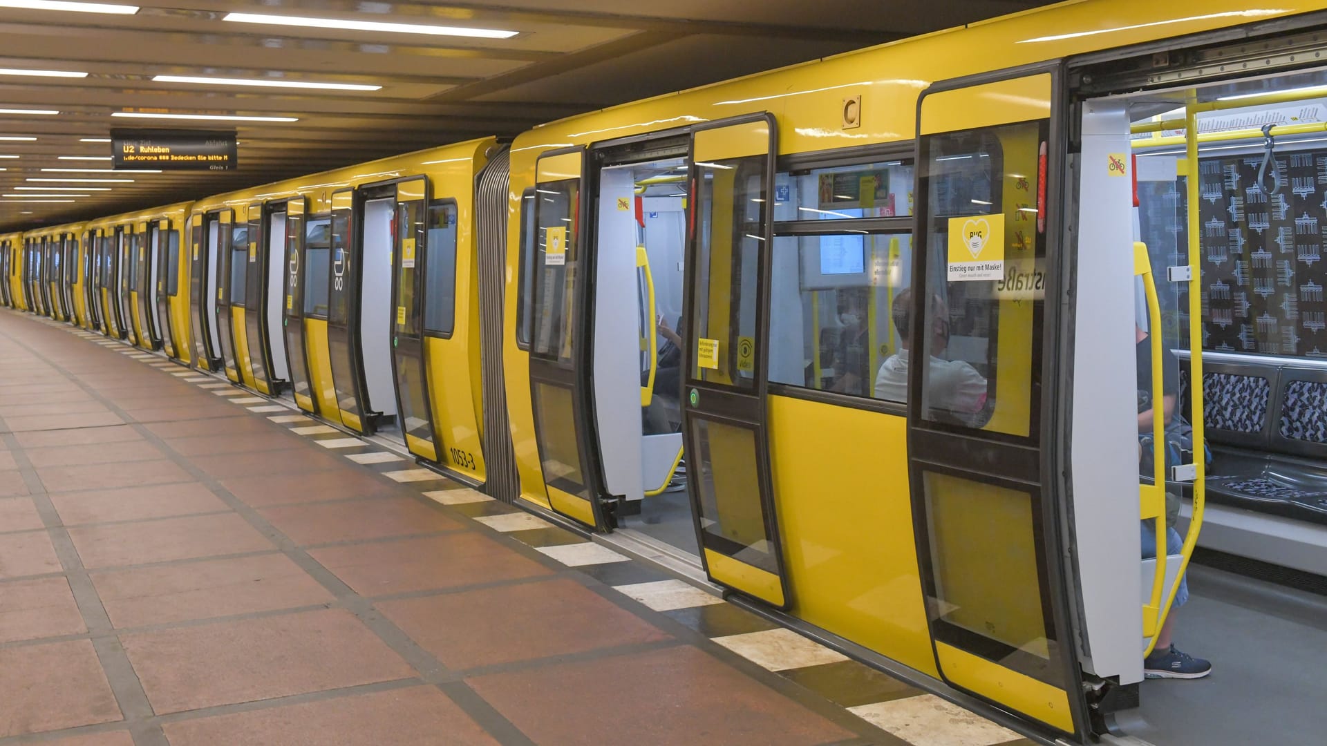 U2 am Bahnhof: Jeremy Osborne hat als erster erfolgreich gegen die BVG auf Diskriminierung geklagt.