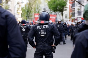 Berliner Polizist (Symbolbild): Der Mann wurde schnell ausfallend.
