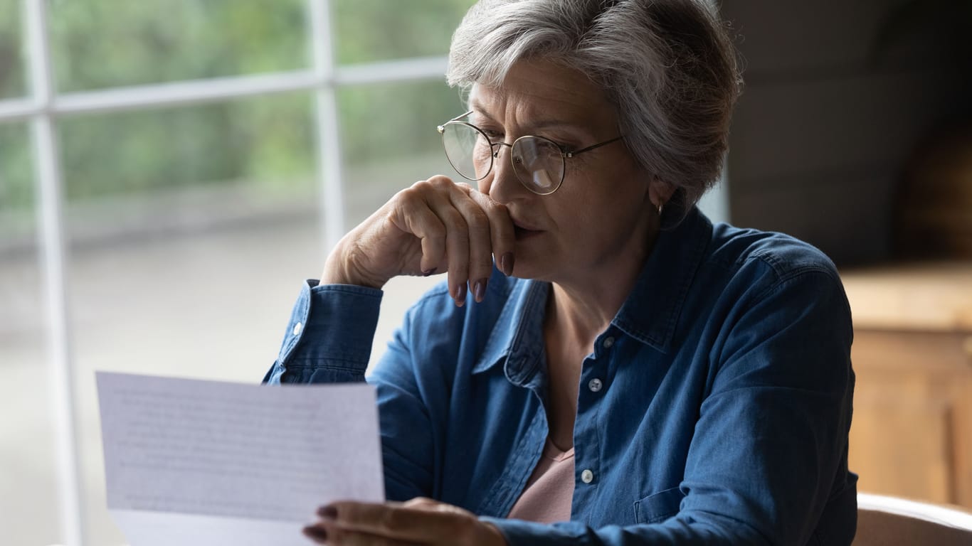 Schlechte Nachricht: Abschlägigen Reha- oder Rentenbescheiden müssen Betroffene nicht einfach hinnehmen.