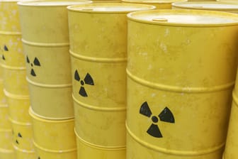 Tonnen mit radioaktivem Material (Symbolbild): Ein Mann soll bei dem Unfall in Russland gestorben sein.
