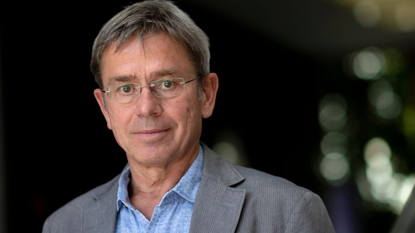 Stefan Rahmstorf ist ein renommierter Forscher am Potsdam Institut für Klimafolgenforschung (PIK). Er bemüht sich, die Klimakrise, ihre Auslöser und Lösungen für Nichtwissenschaftler verständlich zu machen.