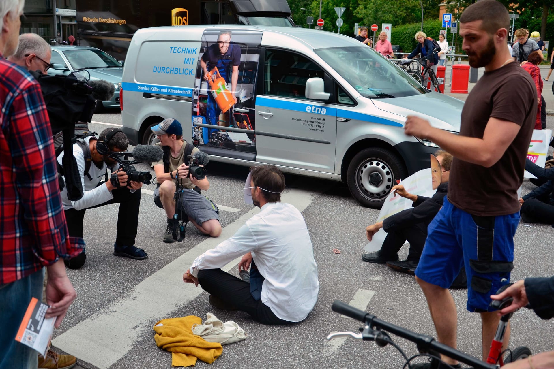 Weidenallee in Hamburg-Eimsbüttel: Am Freitag haben Klimaaktivisten der letzten Generation die Kreuzung blockiert