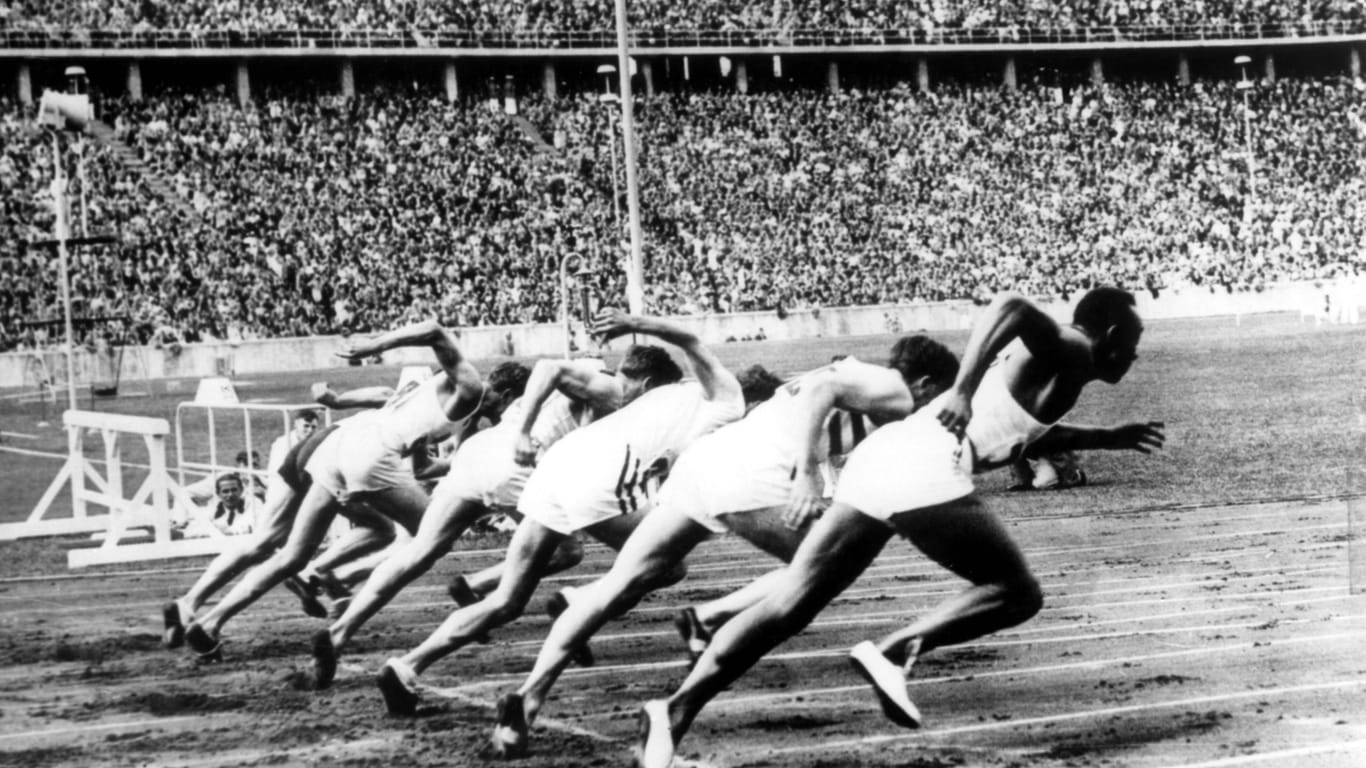 Start der 100 Meter in Berlin 1936: Olympiasieger Jesse Owens wurde gegen den Willen der Nazis zum großen Star der Olympischen Spiele.