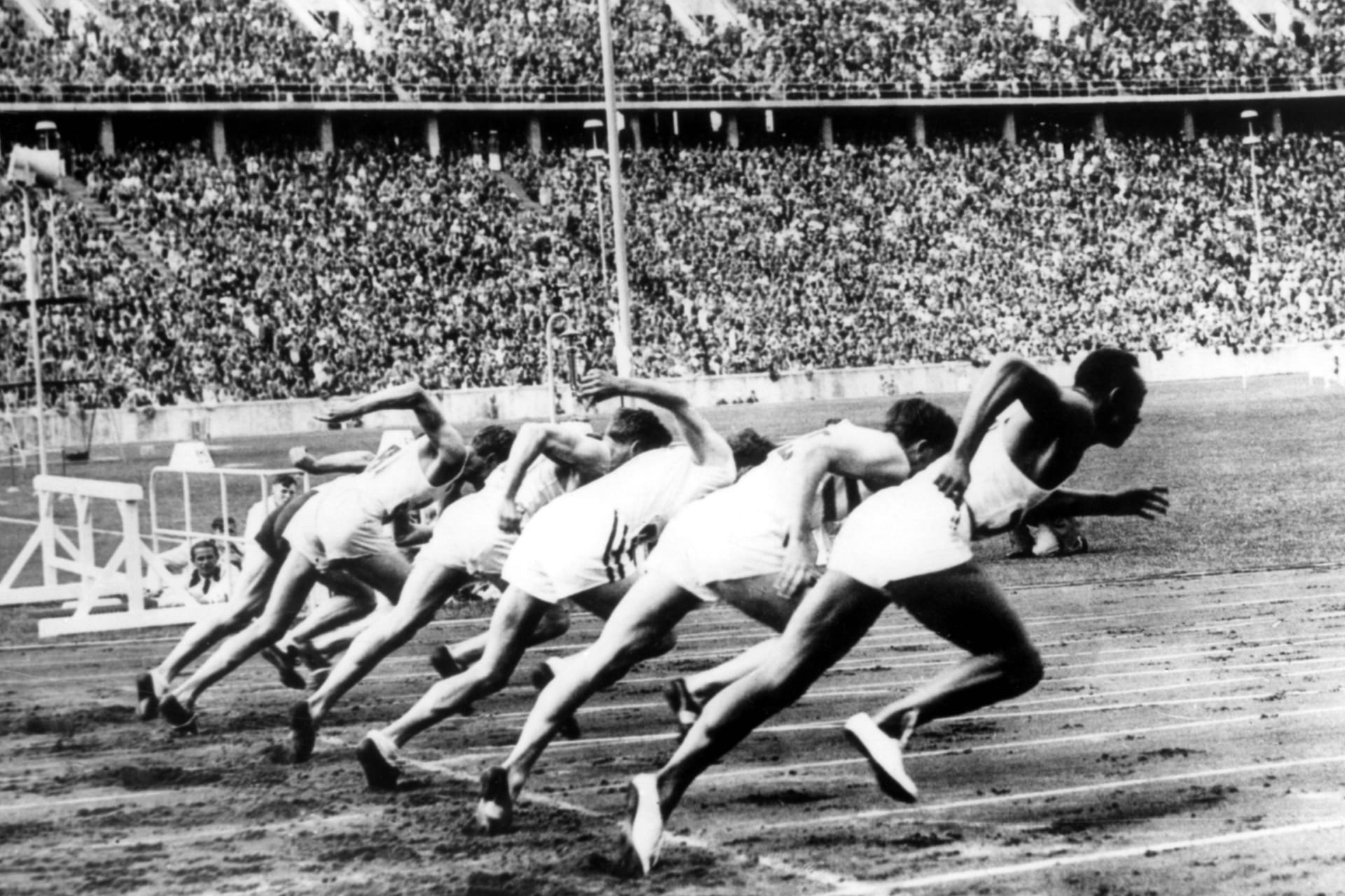 Start der 100 Meter in Berlin 1936: Olympiasieger Jesse Owens wurde gegen den Willen der Nazis zum großen Star der Olympischen Spiele.