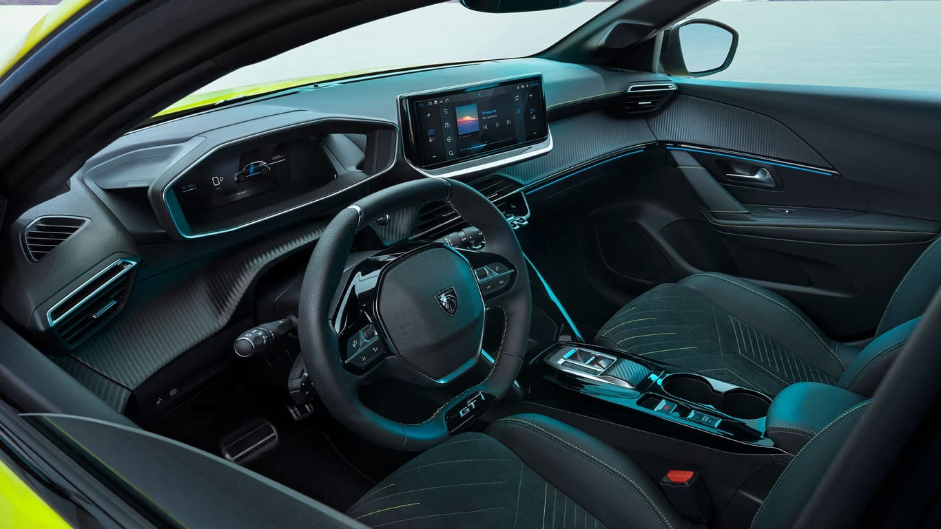 Größer: Das Zentraldisplay misst nun 10 statt 7 Zoll. Das Design das digitalen Kombiinstruments hat Peugeot aufgefrischt.