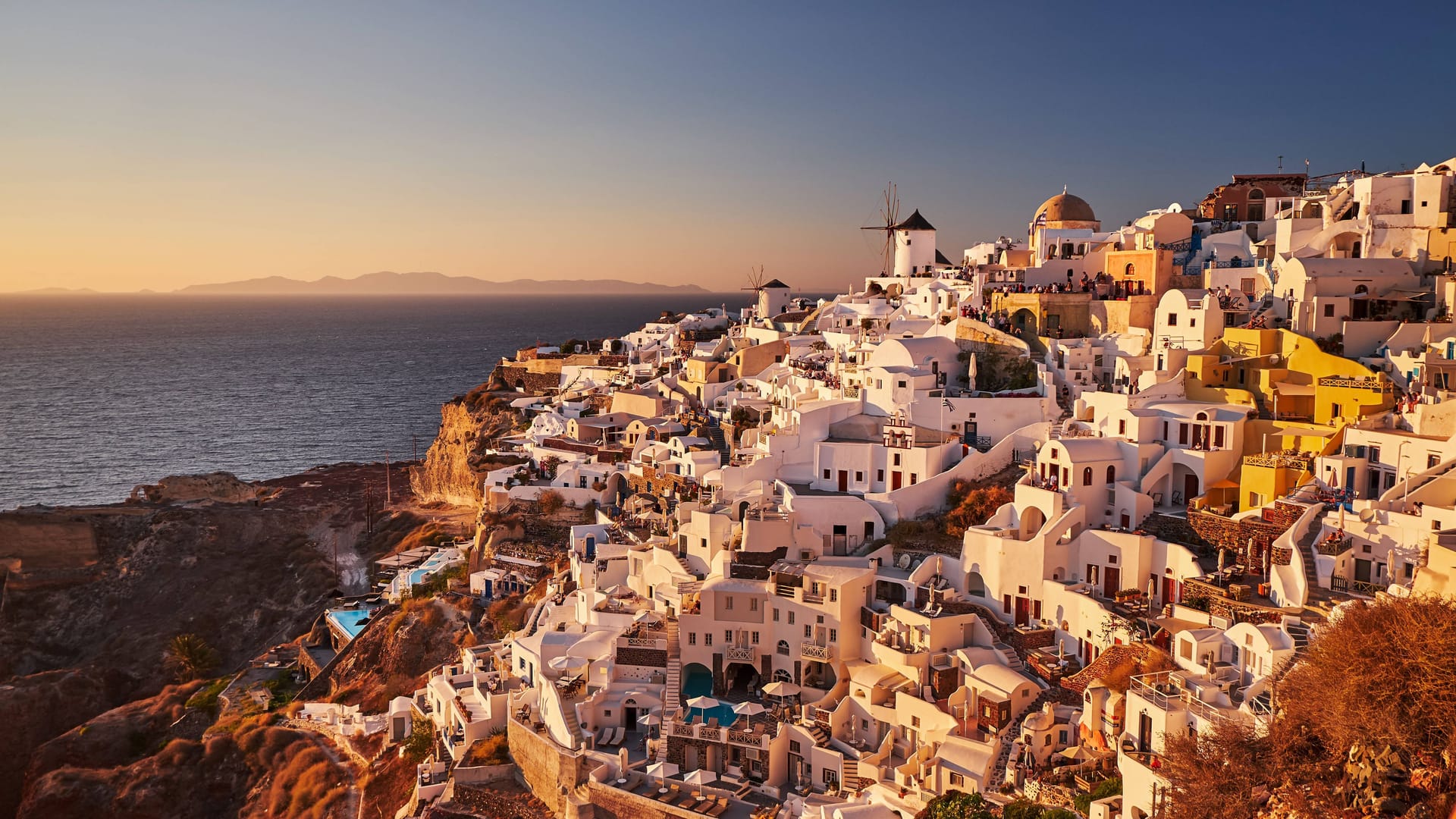 Sonnenuntergang in Oía: Der Ausblick zählt zu den schönsten der Welt.