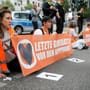 Braunschweig: "Letzte Generation" blockiert Konrad-Adenauer-Straße