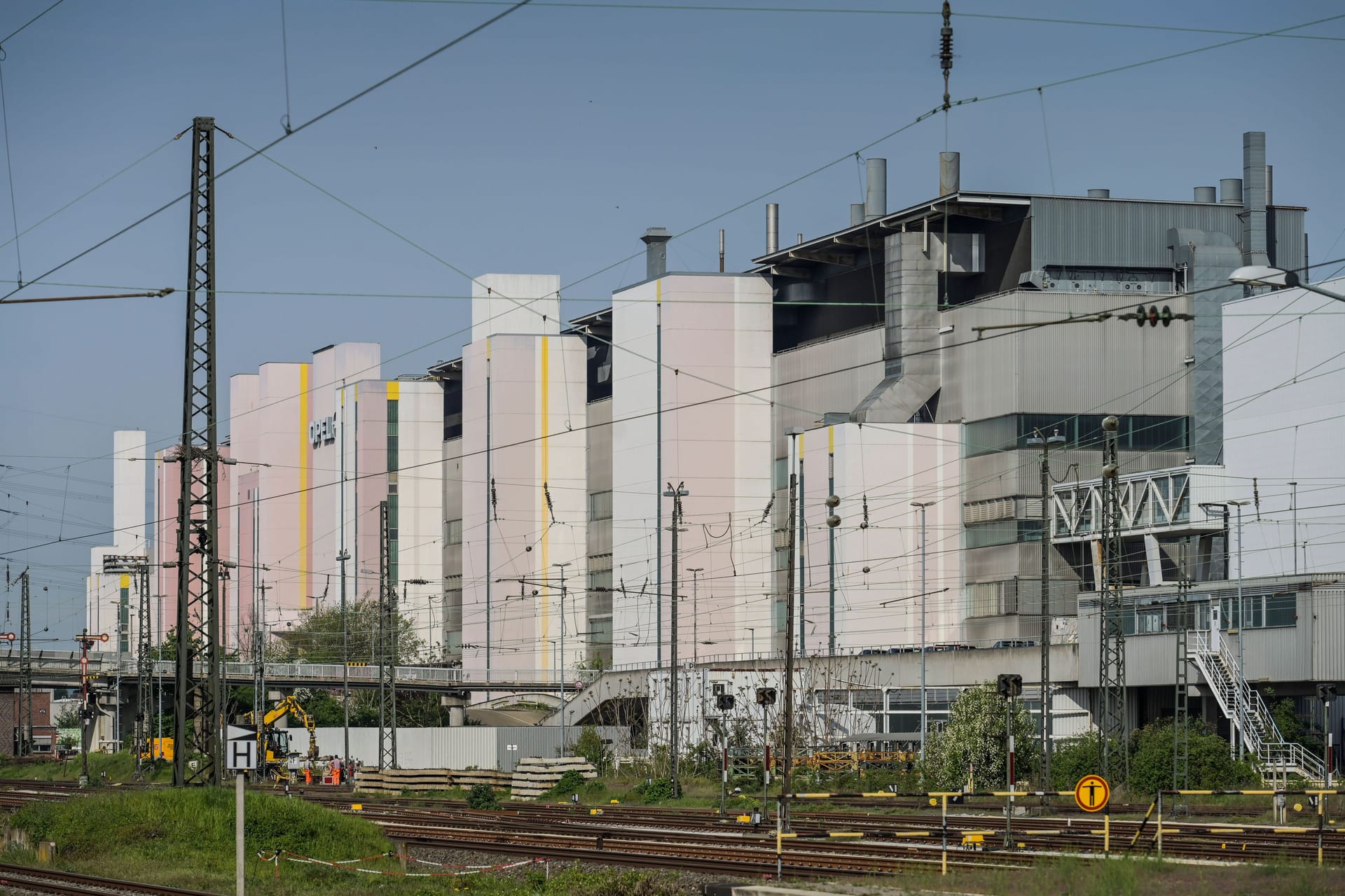 Opelwerk in Rüsselsheim (Symbolbild): Der Ifo-Index ist zum dritten Mal in Folge gesunken.