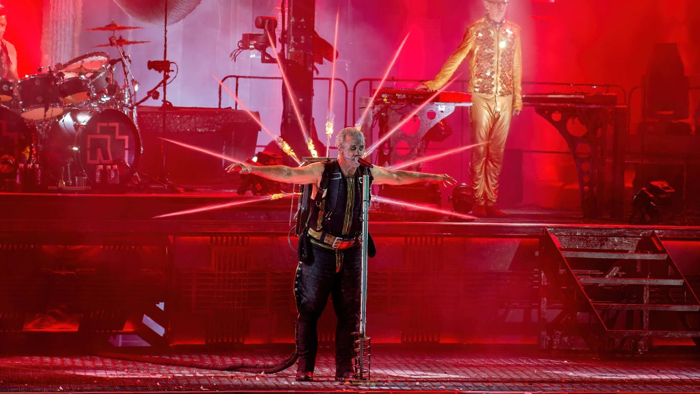 Rammstein: Die Tournee der Band wird von schweren Vorwürfen gegen Frontmann Till Lindemann überschattet.