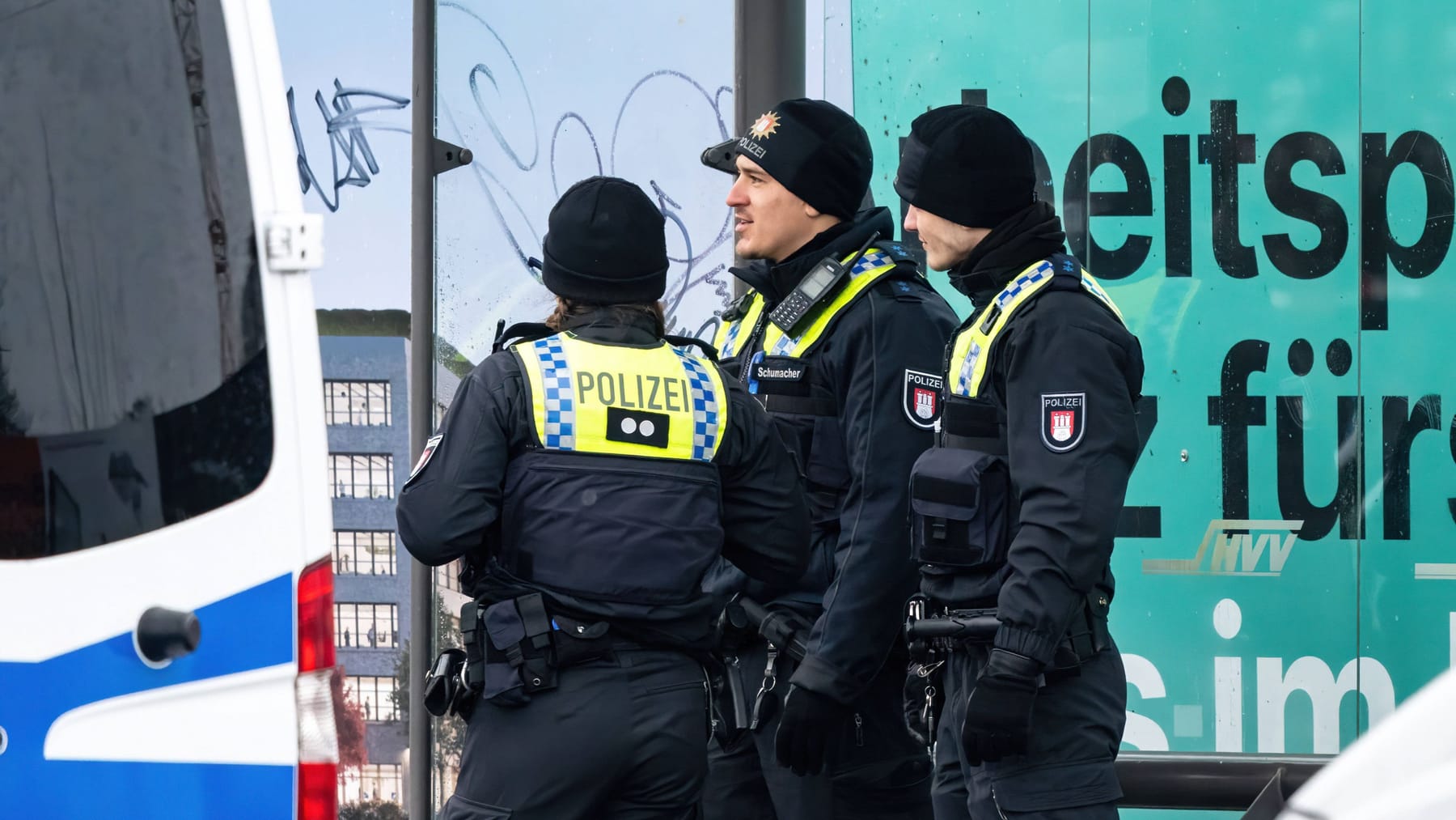 SEK-Einsatz In Hamburg: Mann Droht Passanten - Haberalani.com