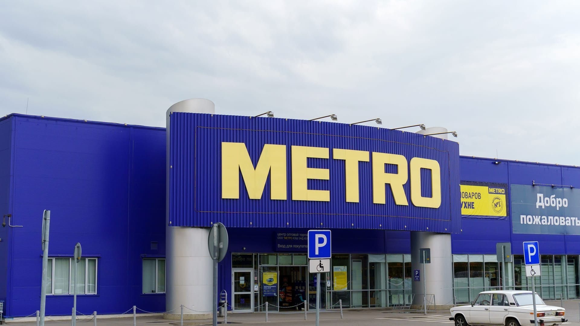 Metro-Supermarkt in Russland (Archivbild): Der Gewinn der Kette brach in Russland im vergangen Jahr deutlich ein.