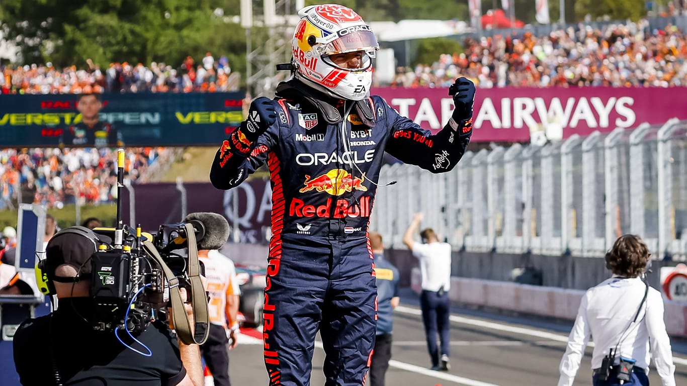 Triumphator: Max Verstappen jubelt nach seinem Erfolg auf dem Hungaroring.