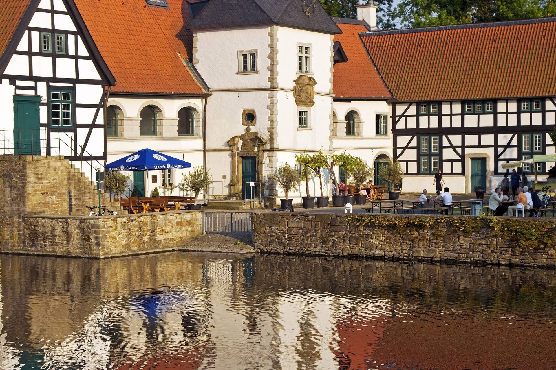 Wasserschloss Haus Rodenberg in Dortmund-Aplerbeck: Nahe der ehemaligen Residenz entsteht das neue Fischrestaurant.