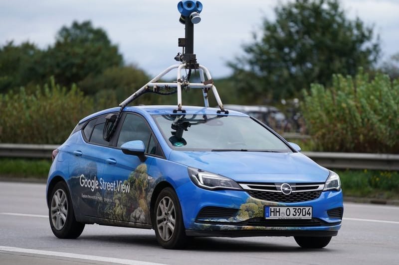 Ein Fahrzeug von Google Street View, bestückt mit Kameras (Archiv): Nach zwölf Jahren gibt es neue Bild bei Google Street View.