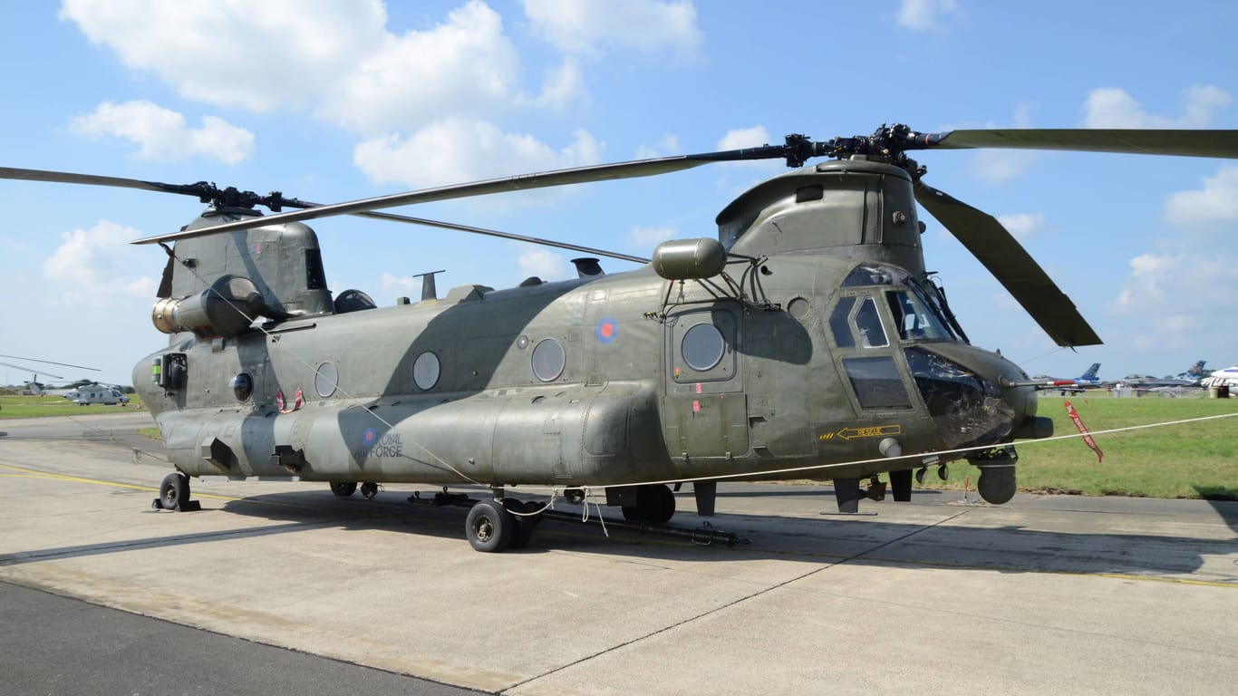 CH-47 Chinook Hubschrauber der Britischen Air Force (Symbolbild): Die Bundeswehr soll 60 der Transporthubschrauber erhalten.