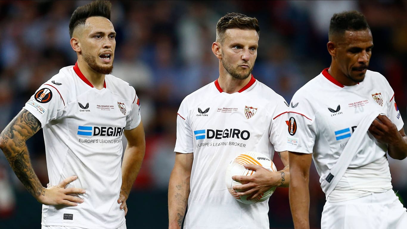 Sevillas Lucas Ocampos, Ivan Rakitić und Fernando Reges im Europa-League-Finale: Der andalusische Klub hat offenbar große Schwierigkeiten.